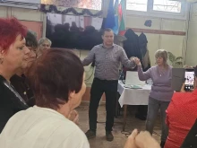 Кметът на "Южен" се хвана на хорото