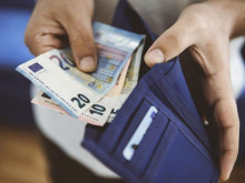 Прекратяват плащанията с дебитни и кредитни карти на ПОС терминали в офисите на НАП