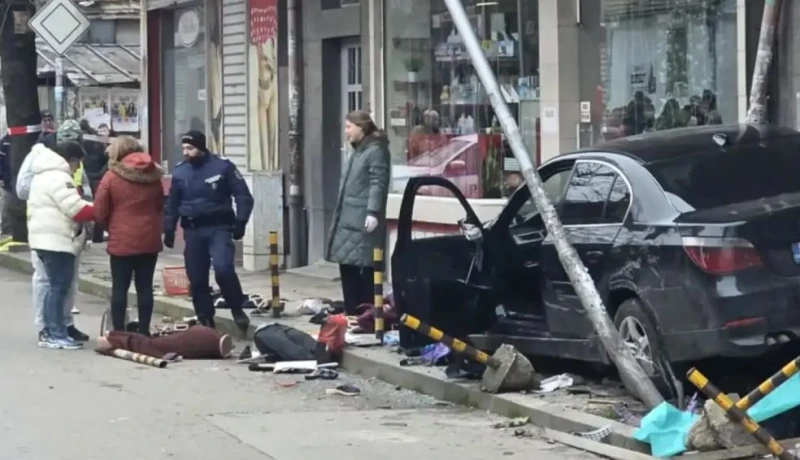Очевидец на катастрофата във Варна: Искаше да премине на жълто, но в този момент светна червено. Качи се на тротоара и помете всичко