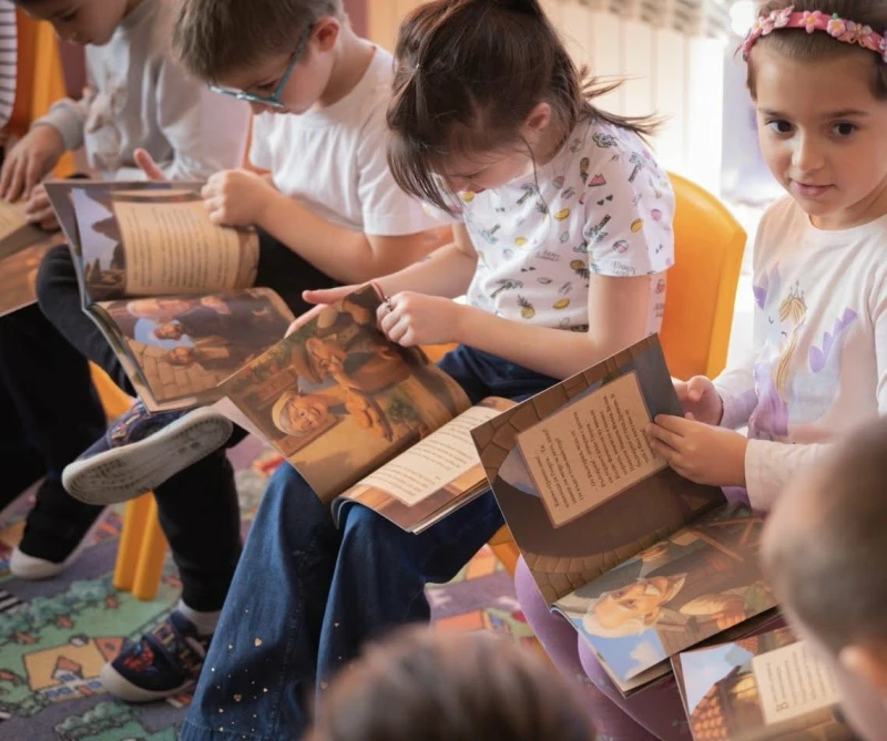 Специални детски книжки с историята на Колю Фичето получиха над 1100 деца