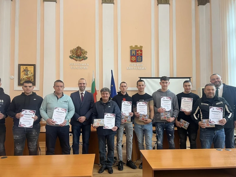 Кметът на Кюстендил отличи млади доброволци