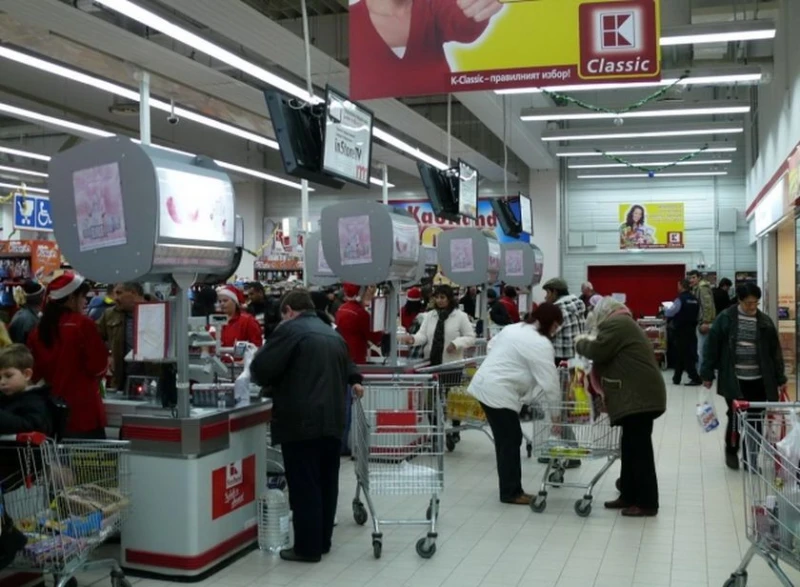 Огромна верига магазини в България замразява цените на над 4000 продукта за 5 месеца заради еврото!