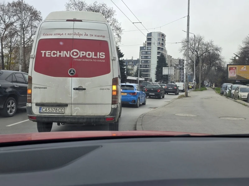 Големи задръствания в тези райони на Варна, избягвайте ги
