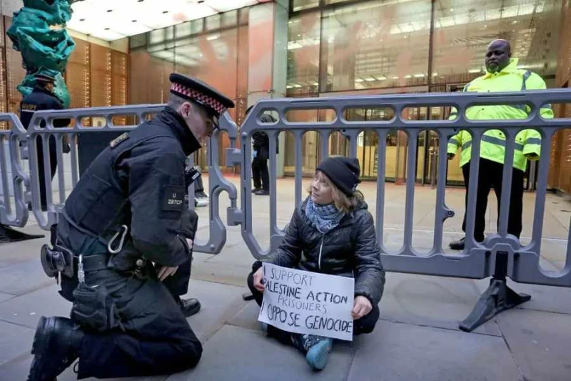 Арестуваха Грета Тунберг в Лондон по време на пропалестински протест