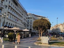Човек попита в мрежата "Ще може ли с българското евро да се пазарува в Гърция?"