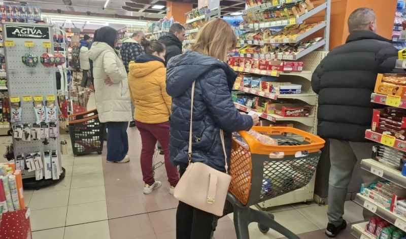 Заредете се с търпение, опашките са големи