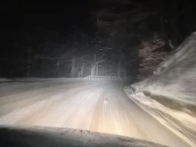 Пътят през прохода "Петрохан" е заледен!