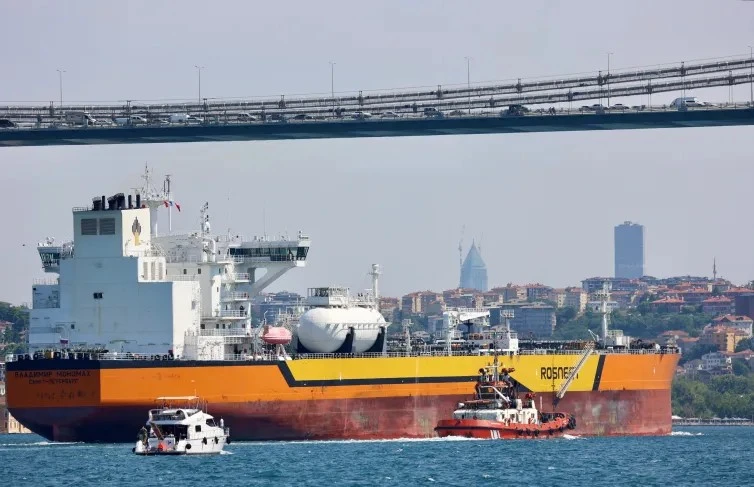 Reuters: САЩ разрешиха на индийска компания да купува руски петрол, подлежащ на санкции