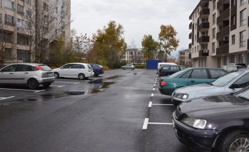 Кметът на "Тракия" в Пловдив иска въвеждане на зони за паркиране