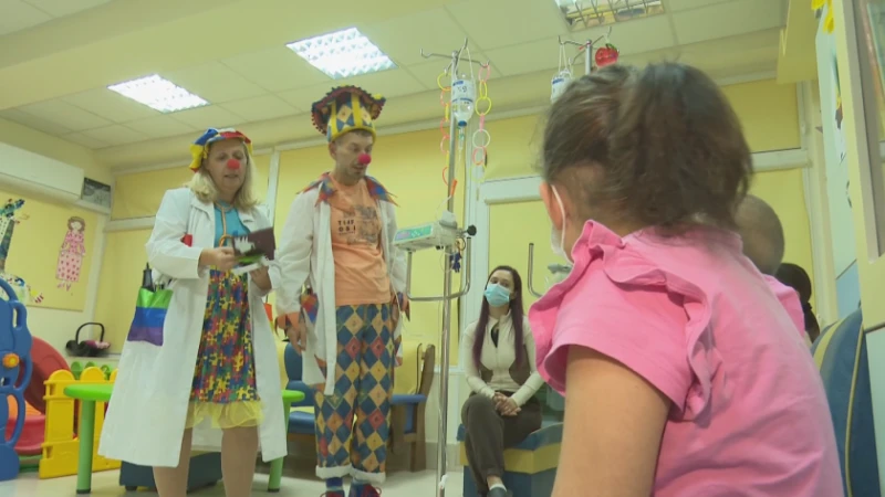 Болнични клоуни радват малките пациенти в детската онкология във Варна