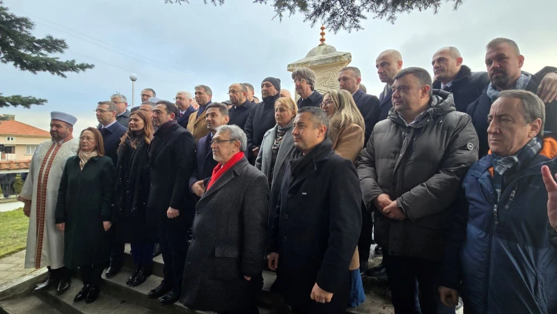 С възпоменателен митинг, венци и молебен "ДПС - Ново Начало" се поклони пред жертвите на насилствената смяна на имената на българските турци и мюсюлмани