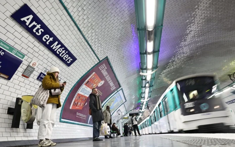 Задържаха мъжа, намушкал три жени в парижкото метро