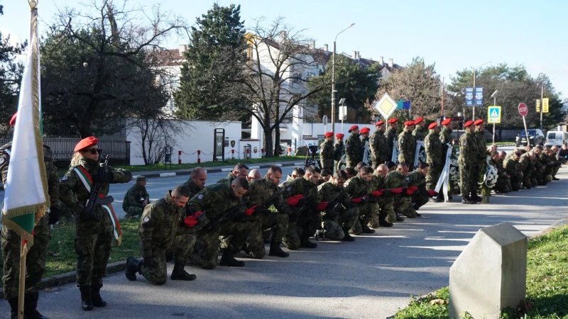 61-ва Стрямска механизирана бригада почете паметта на загиналите войни при атентата в база "Индия" в Кербала