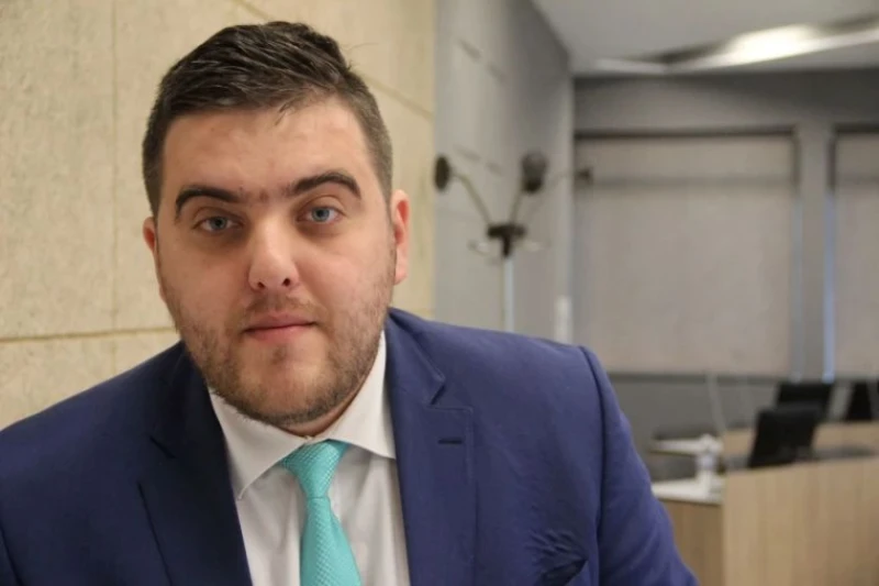 Икономист: България изчезва, а решението е жената да зареже бебето и да смята екселски таблици?!