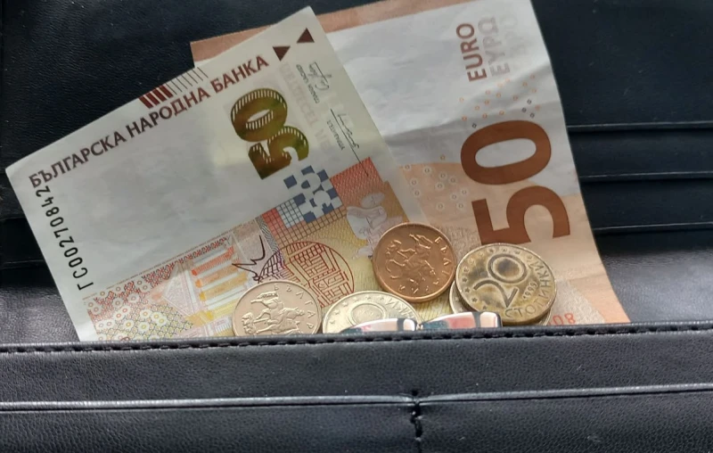 Не обменяйте сега: Курсът от 1.95583 лева за 1 евро ще бъде задължителен едва от 1 януари
