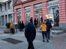 Пловдивчани посегнаха към "Бурканбанк", станаха опашки