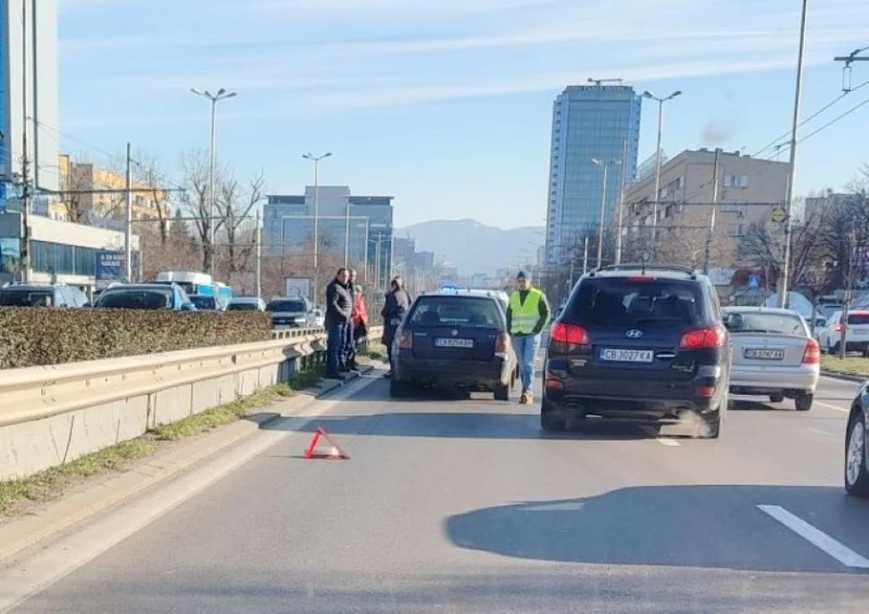 Голяма тапа заради катастрофа на бул. "Цариградско шосе" в София