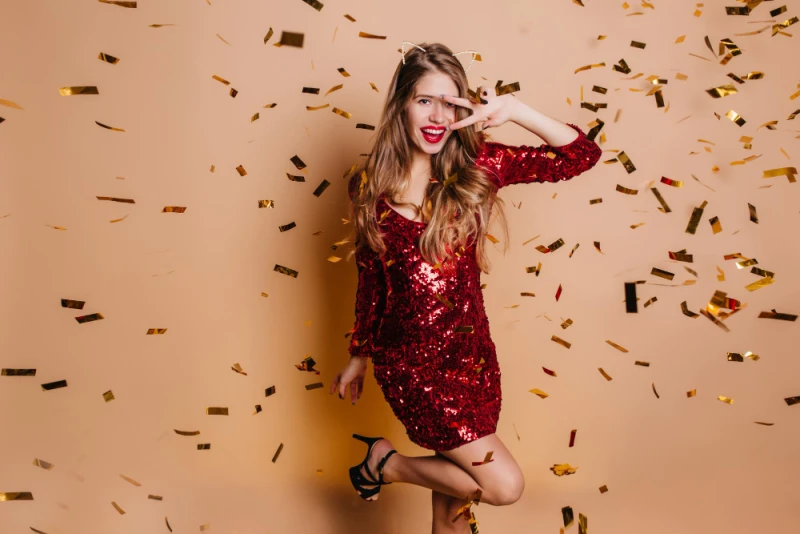 Какво да облечем на Нова година? Смел блясък и кадифе!