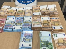 Вижте какво откриха митничари в джобовете на двете седалки в шофьорска кабина