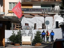 Сервитьор, размахващ фойерверк, може да е предизвикал пожара в Швейцария