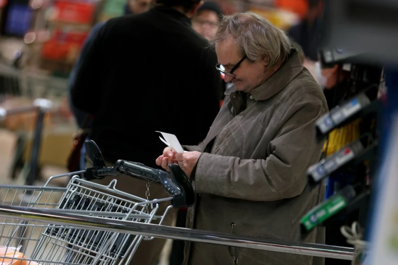 Българин: Купих си неща за 32 лв., дадох 100 лв. на касиерката и тя ми поиска по-малка сума - нямаше да ми върне. Трябваше да взимам още неща