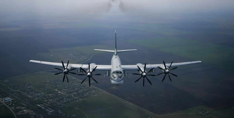 Русия прехвърля Ту-95МС по-близо до Украйна: Опасност от нови удари