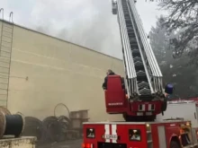 Пожар избухна в склад за соларни панели в Хасково
