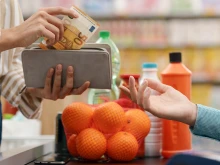Lidl отчита около 20% ръст на плащанията в брой в първите дни на двойно обращение