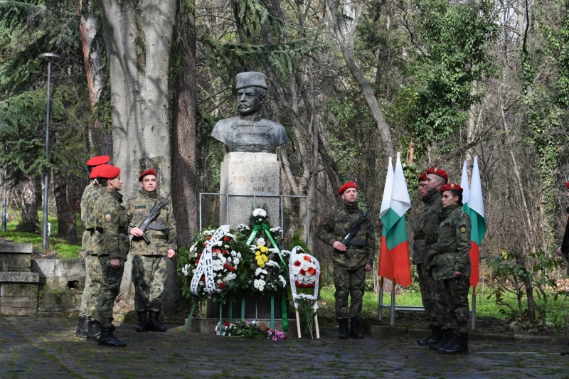 Стара Загора отбеляза 178 години от рождението на поета и революционер Христо Ботев