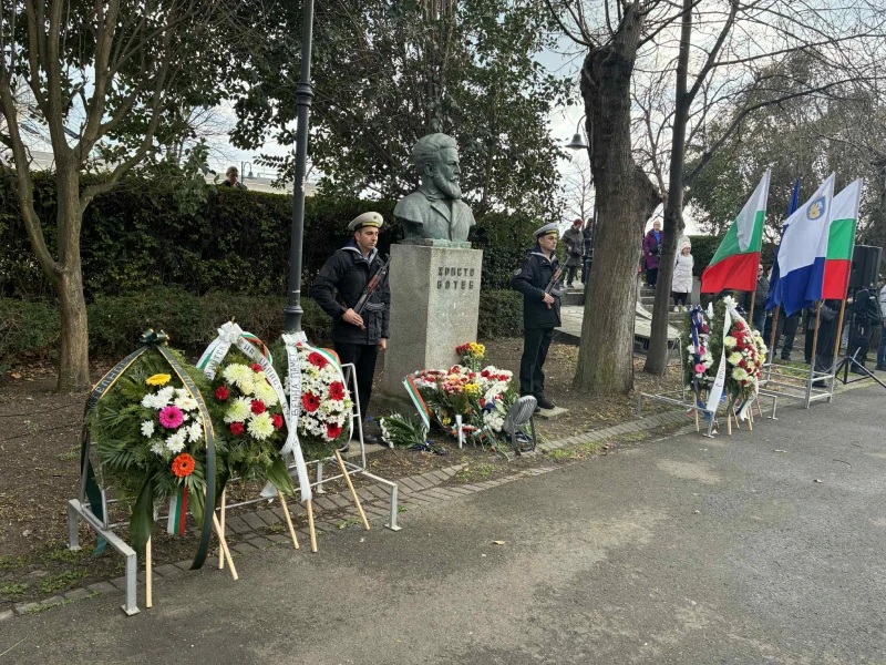 Бургас отбеляза 178 години от рождението на Христо Ботев