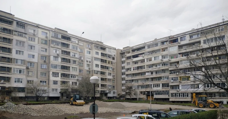 При най-дългия блок в България може да бъде прочетена почти цялата азбука