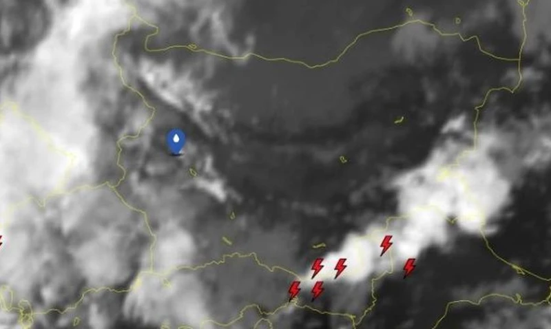 Meteo Balkans предупредиха: Днес ще е лятно време - топло, но с гръмотевични бури, утре обаче ще е още по-страшно!