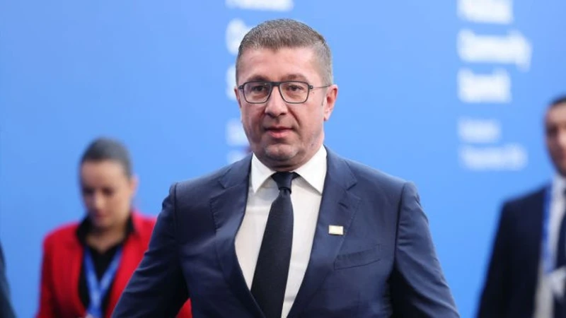 Мицкоски: Тезите, че българите искат пълно предефиниране на македонската идентичност, се потвърждават