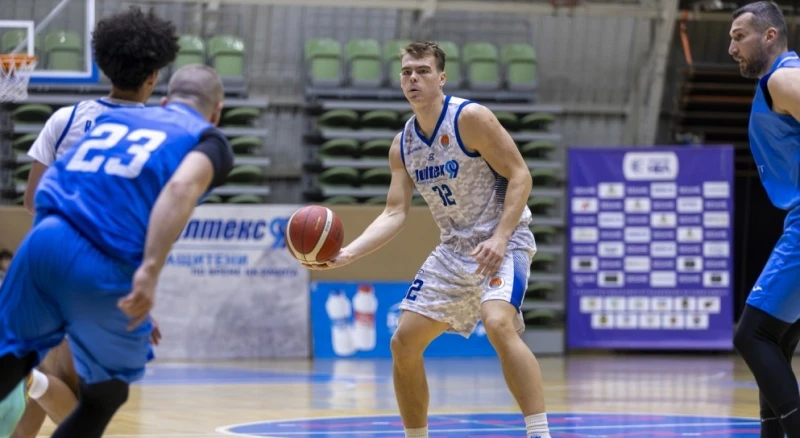 Локомотив Бултекс се раздели с тежко крило
