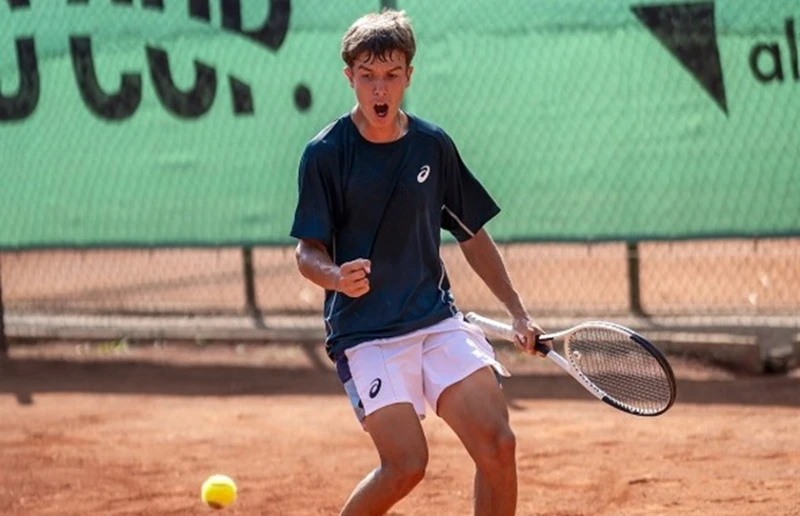 Четирима българи продължават към осминафиналите на ITF J100 в Истанбул