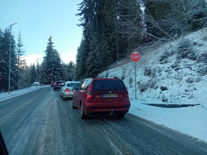 Задръстване в Пампорово заради ледена настилка