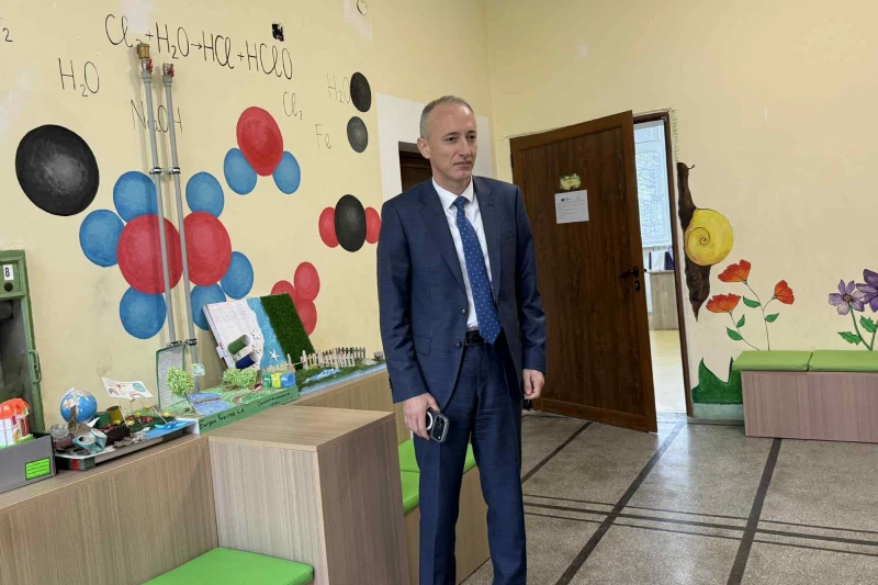 Целодневна визита направи днес във Велико Търново министъра на образованието