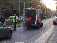 Жена е в болница след тежък сблъсък с кола на пешеходна пътека