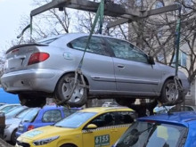В Пловдив вдигат изоставени по улиците леки автомобили