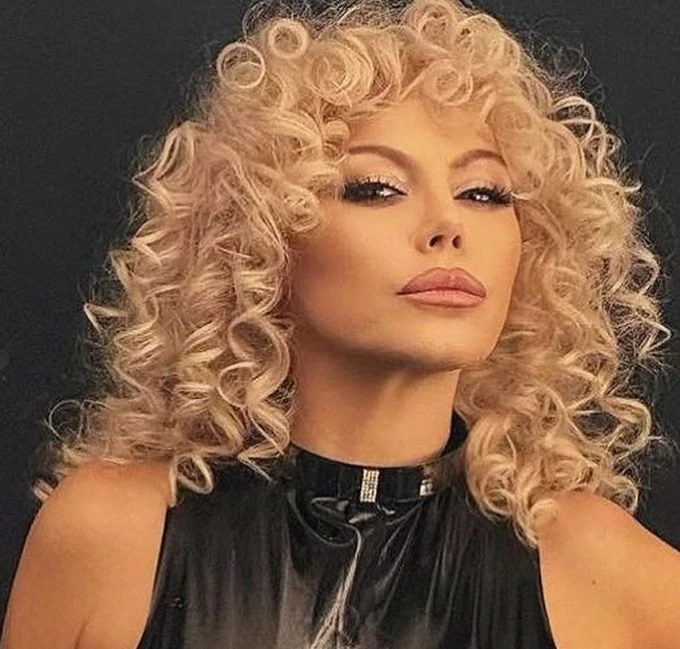 Преди три месеца стана майка за втори път, днес навършва 55