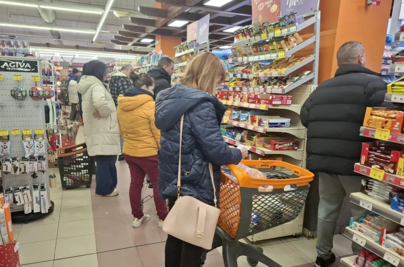 Продавачка скастри пловдивчанин: Плащаш с левове, връщам левове!