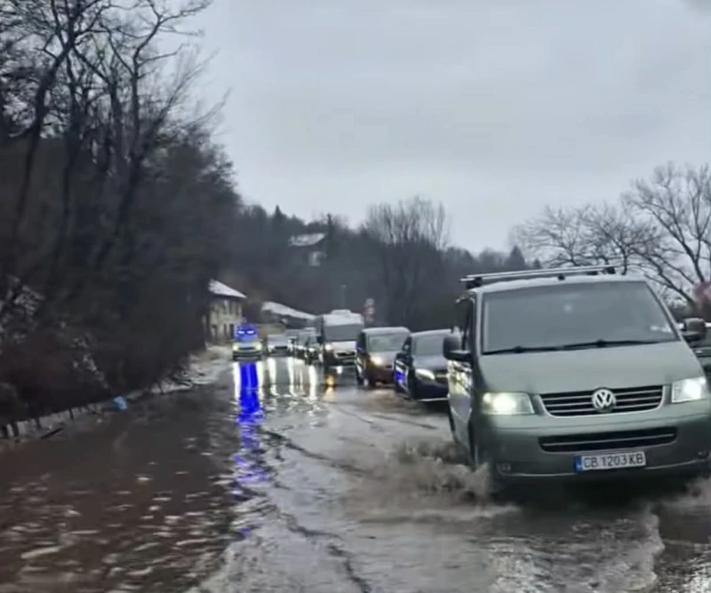 Наводнения в столицата: Реки и водопади текнаха по софийските улици