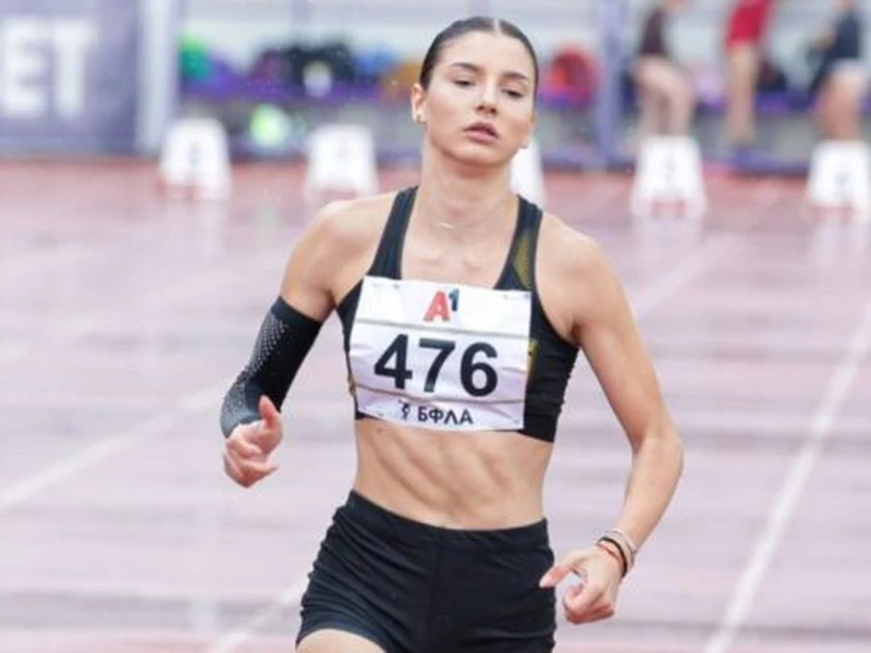 Радина Величкова и Ива Деливерска започнаха с успех сезона в зала
