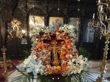 Голям празник е днес. Много българи черпят за имен ден