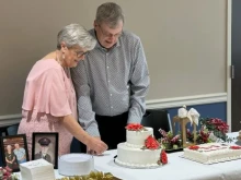 Тя е на 71, той на 74, но това не им попречи да сключат брак