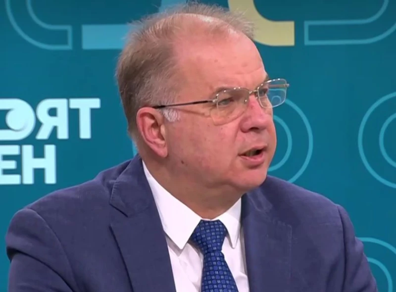 Радомир Чолаков: В малките населени места на първа линия са кметът, полицаят и пощаджийката. На втора линия са държавните органите