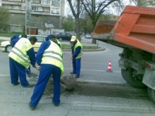 Съветниците гласуват още пари за уличните дупки