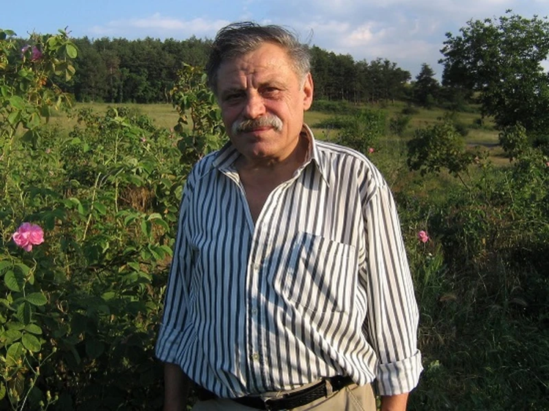 Почина Нико Стоянов