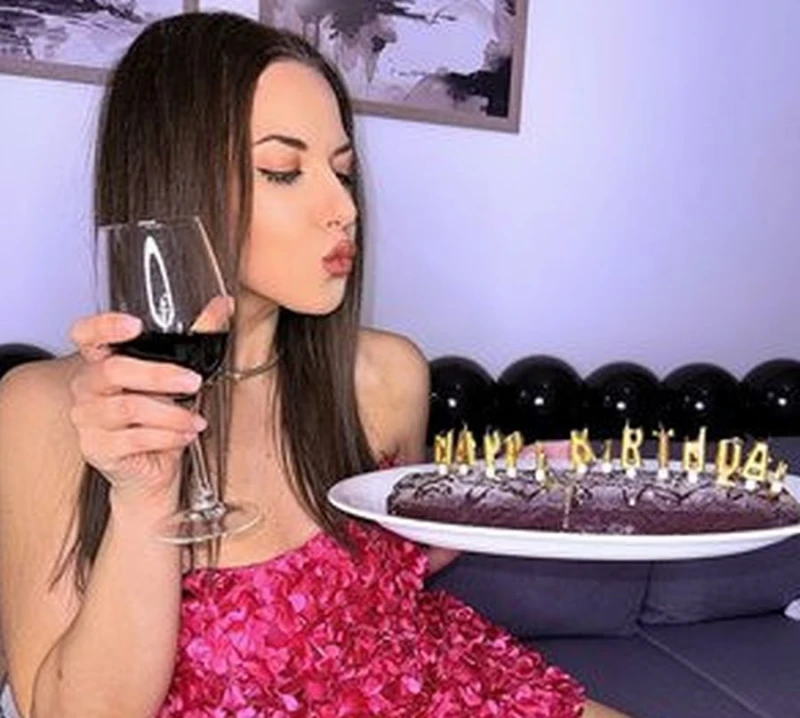 Веси Маринова изненада всички: Отпразнува рождения си ден сама