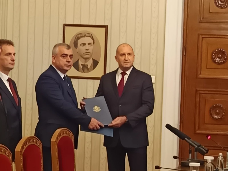 Президентът връчи третия мандат на АПС, те го върнаха неизпълнен